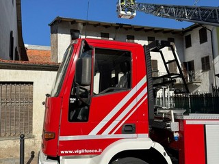 Vento violento a Castelletto Cervo: via il tetto del Comune