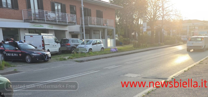 Biella, tamponamento tra auto in via Milano (foto di Catia Ciccarelli per newsbiella.it)