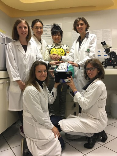 Patrizia Perosino con le ricercatrici del laboratorio di genomica della Fondazione Tempia.