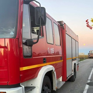 Autoarticolato capovolto a Trino, autista in ospedale