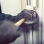 Masserano, rientrano a casa e trovano la porta senza mandate: indagini per furto Masserano, rientrano a casa e trovano la porta senza mandate: indagini per furto