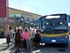 Bus in piazza San Paolo a Biella in attesa degli studenti