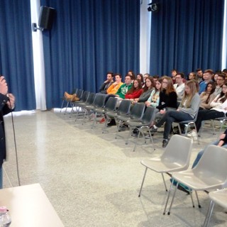 Guida sicura, pilota rally Omar Bergo incontra studenti del Liceo Scientifico Avogadro
