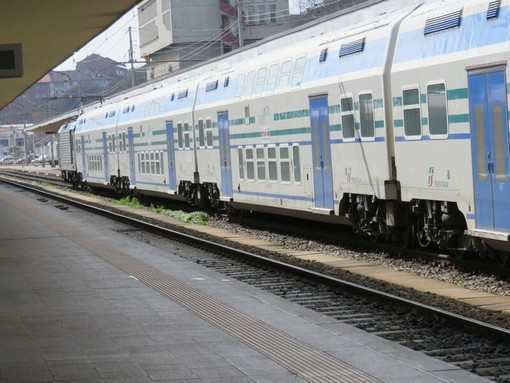 Cadavere trovato lungo la ferrovia tra Vercelli e Novara, circolazione dei treni bloccata (foto di repertorio)