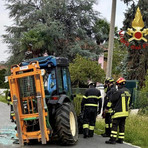 Si ribalta un trattore a Lessona