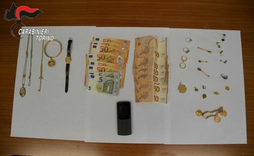 Dal Nord Ovest - "Suo figlio è malato, servono soldi". Ma l'85enne non ne ha e fa arrestare (di nuovo) una truffatrice