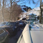 Traffico in tilt al Bocchetto Sessera, strada bloccata per l’elevata affluenza