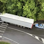Biella, autoarticolato urta la segnaletica stradale: arriva la Polizia