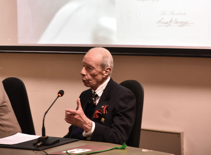 Addio al Conte Tomaso Vialardi di Sandigliano, Masiero: "Ha fatto tanto per il paese", foto Stefano Socco Addio al Conte Tomaso Vialardi di Sandigliano, Masiero: "Ha fatto tanto per il paese", foto Stefano Socco