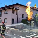 Castelletto Cervo, perdita dalla valvola di un serbatoio di GPL: in corso bonifica in torcia FOTO e VIDEO