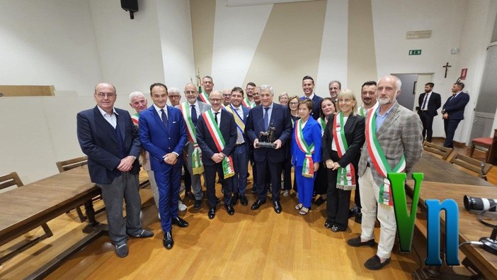 Tajani a Borgosesia: “Sosteniamo i piccoli comuni e l’Italia che esporta” FOTO e VIDEO Tajani a Borgosesia: “Sosteniamo i piccoli comuni e l’Italia che esporta” FOTO e VIDEO