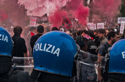 Dalle occupazioni alla piazza: gli studenti torinesi alzano la voce contro il governo Meloni Dalle occupazioni alla piazza: gli studenti torinesi alzano la voce contro il governo Meloni