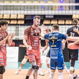 volley mucrone