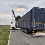 Castelletto Cervo: Tir si rovescia lungo la strada provinciale 315, strada chiusa al traffico per oltre 5 ore Castelletto Cervo: Tir si rovescia lungo la strada provinciale 315, strada chiusa al traffico per oltre 5 ore
