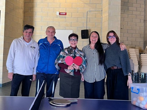 Lo sport entra a scuola: a Quaregna Cerreto gli studenti imparano i segreti del tennistavolo
