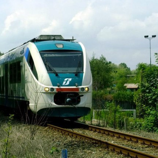 Gaglianico: Barriera del passaggio a livello divelta e interruzione del traffico ferroviario