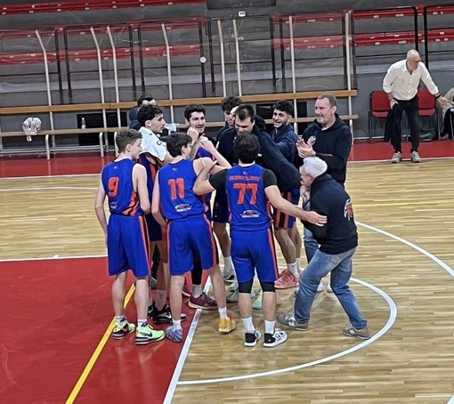 Basket serie C: Il Teens vince il recupero contro il Teen Torino a Collegno 82-66 Basket serie C: Il Teens vince il recupero contro il Teen Torino a Collegno 82-66