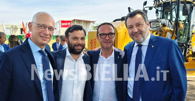 Treni, Salvini sulla Biella-Novara: “Pronti a partire ma serviranno 3 anni di stop per lavori. Serve l’ok del territorio” FOTO e VIDEO Treni, Salvini sulla Biella-Novara: “Pronti a partire ma serviranno 3 anni di stop per lavori. Serve l’ok del territorio” FOTO e VIDEO