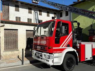 Vento violento a Castelletto Cervo: via il tetto del Comune