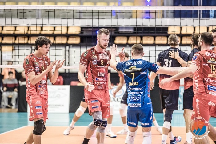 volley mucrone