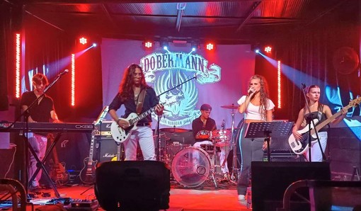 I Thunder di Biella protagonisti alla Cueva Rock Pub con i Dobermann I Thunder di Biella protagonisti alla Cueva Rock Pub con i Dobermann