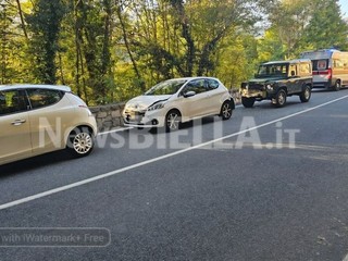 Pavignano, tamponamento tra tre auto in via Ogliaro: sul posto il 118 FOTO Mauro Benedetti per newsbiella.it