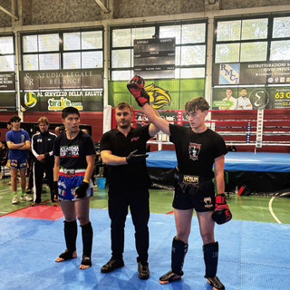 Medaglie d’oro e di bronzo, trionfo tricolore per la FL-MuayThai Team di Fabio Lavecchia Medaglie d’oro e di bronzo, trionfo tricolore per la FL-MuayThai Team di Fabio Lavecchia