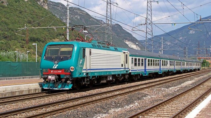 Tragedia sui binari della linea Torino-Genova, circolazione sospesa e treni in forte ritardo (foto di repertorio) Tragedia sui binari della linea Torino-Genova, circolazione sospesa e treni in forte ritardo (foto di repertorio)