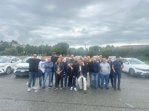 Biella, tassisti torinesi in Comune: stop agli NCC che sconfinano FOTO e VIDEO