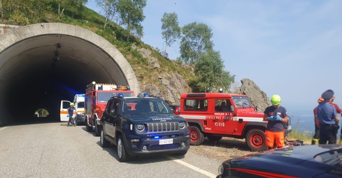 Bielmonte, giovane cade in una scarpata: in corso un complesso intervento di soccorso Bielmonte, giovane cade in una scarpata: in corso un complesso intervento di soccorso