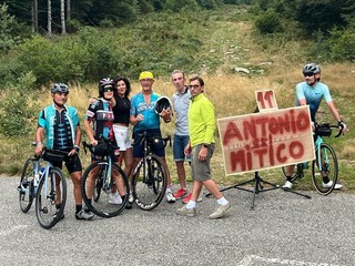 Everesting Biella via Ivrea-Oropa in bici, Antonio Urso sale 11 volte in 20 ore: “L'uomo non sfida la montagna: sfida se stesso"