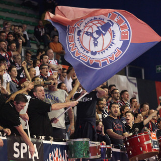 Basket - Multa all'Angelico per gli sputi dei tifosi a Renzi