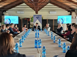 Chiesi Group: competenza, etica e innovazione al servizio della vita Chiesi Group: competenza, etica e innovazione al servizio della vita