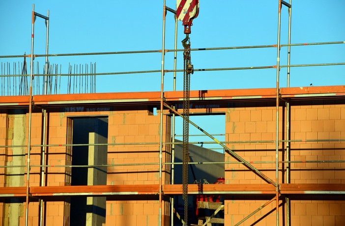 Incidente in cantiere: cade da un ponteggio Incidente in cantiere: cade da un ponteggio