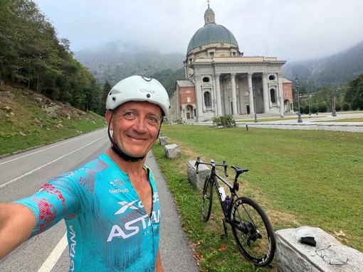 Everesting Biella via Ivrea-Oropa in bici, Antonio Urso sale 11 volte in 20 ore: “L'uomo non sfida la montagna: sfida se stesso"