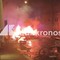 Caso Fakir, guerriglia a Bologna: barricate, lacrimogeni e auto in fiamme Caso Fakir, guerriglia a Bologna: barricate, lacrimogeni e auto in fiamme