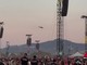 Ultimo arriva in elicottero, prende il via concerto dell'anno