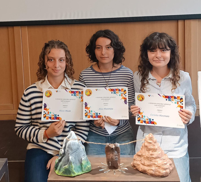 Biella, cinque studenti del Liceo Sella premiati al concorso “Vite Migranti” Biella, cinque studenti del Liceo Sella premiati al concorso “Vite Migranti”