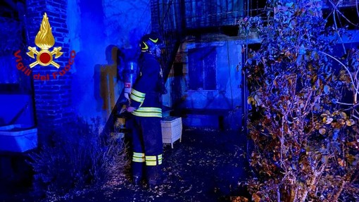Un altro incendio in serata, scatta l’allarme a Cossato (foto di repertorio) Un altro incendio in serata, scatta l’allarme a Cossato (foto di repertorio)