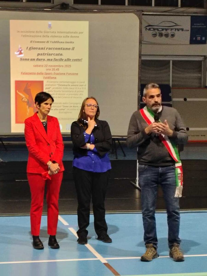 A Valdilana i giovani raccontano il patriarcato, presentato anche il cortometraggio premiato a Venezia (foto dalla pagina Facebook di comune di Valdilana) A Valdilana i giovani raccontano il patriarcato, presentato anche il cortometraggio premiato a Venezia (foto dalla pagina Facebook di comune di Valdilana)