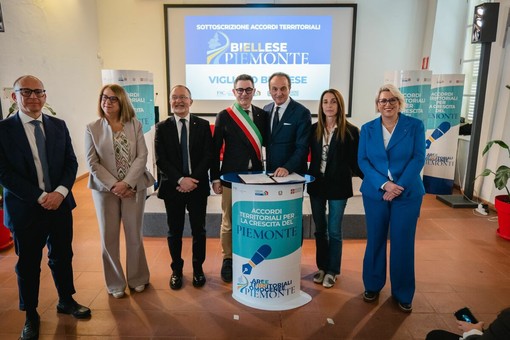 Vigliano alla firma degli accordi di collaborazione con la Regione Piemonte (foto dal sito web del comune di Vigliano Biellese)