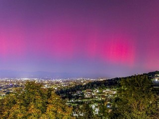La Luna Rossa che attraversa lo skyline di Milano è nata sulle alture di Nebbiuno FOTO Valerio Minato La Luna Rossa che attraversa lo skyline di Milano è nata sulle alture di Nebbiuno FOTO Valerio Minato