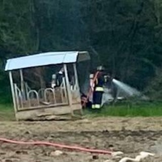 Roulotte avvolta dalle fiamme, scatta l’allarme a Mongrando