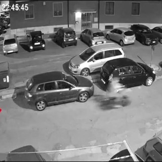 Omicidio Mongiello, il presunto killer agì in sella a bici: le immagini Omicidio Mongiello, il presunto killer agì in sella a bici: le immagini