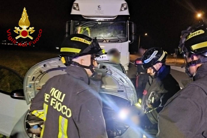 Dal Nord/Ovest, Incidente stradale a Prarolo, intervengono i Vigili del Fuoco