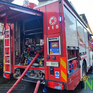 Dà fuoco a delle riviste e si allontana prima dell'arrivo di Carabinieri e Vigili del Fuoco, foto archivio Dà fuoco a delle riviste e si allontana prima dell'arrivo di Carabinieri e Vigili del Fuoco, foto archivio