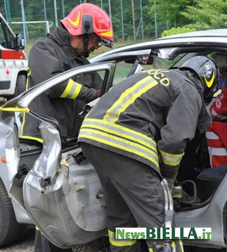 Fumo da un'auto a Oropa, intervento dei Vigili del Fuoco , foto archivio