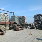 Candelo, vandali al Ricetto: spezzata la pianta del Belvedere Candelo, vandali al Ricetto: spezzata la pianta del Belvedere