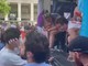 Elly Schlein al Pride di Milano: "Omotransfobia uccide"
