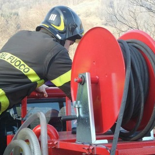 A fuoco il copertone del rimorchio di un tir, scatta l'allarme a Valdilana (foto di repertorio)